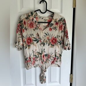 American Eagle Floral Crop Top
Size SMALL